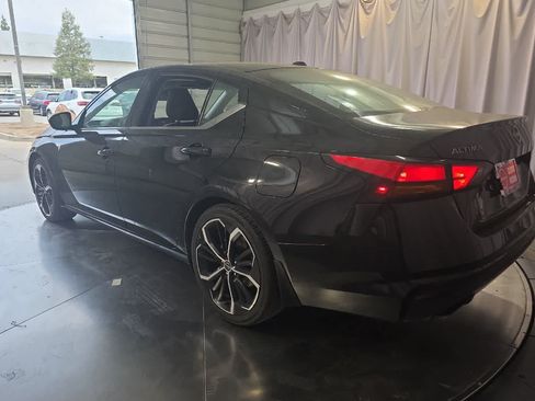 Used 2024 Nissan Altima 2.5 SR FWD image 7