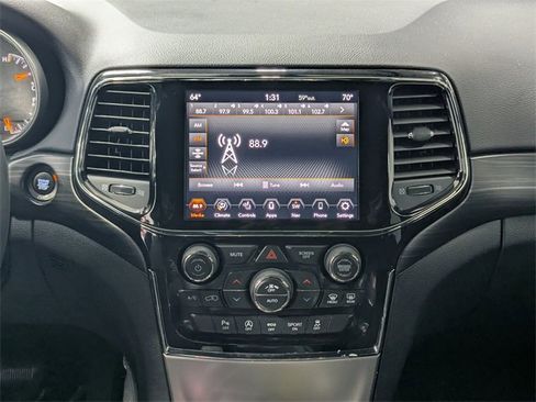 Used 2019 Jeep Grand Cherokee Altitude image 12