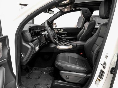 Used 2024 Mercedes-Benz GLS 450 4MATIC image 7