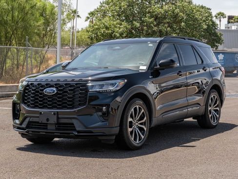 Used 2025 Ford Explorer ST-Line w/ Premium Package RWD image 3