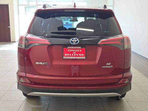 Used 2018 Toyota RAV4 SE AWD/4WD image 5
