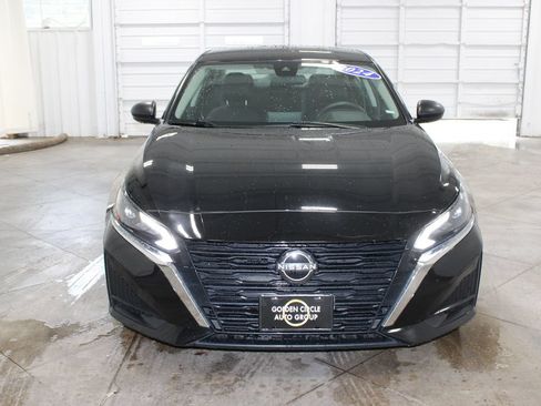 Used 2024 Nissan Altima 2.5 SV FWD image 48