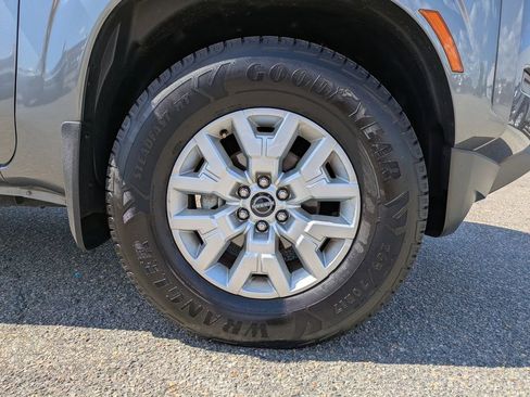 Certified 2023 Nissan Frontier SV w/ Tow Package AWD/4WD image 12