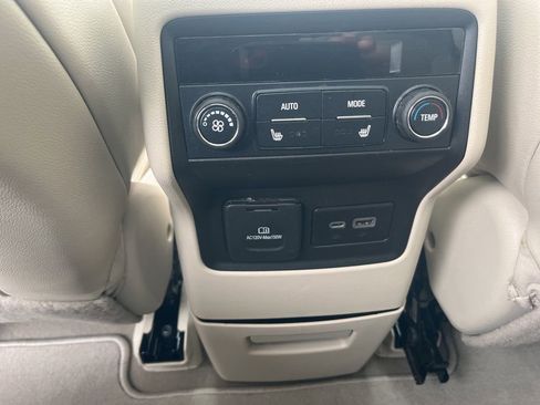 Used 2021 GMC Acadia Denali w/ Denali Ultimate Package image 15