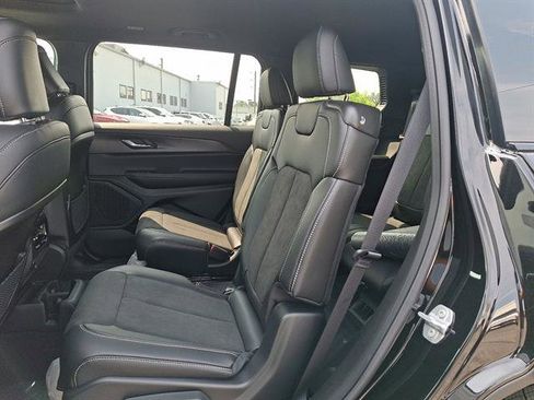 New 2025 Jeep Grand Cherokee L Altitude image 8