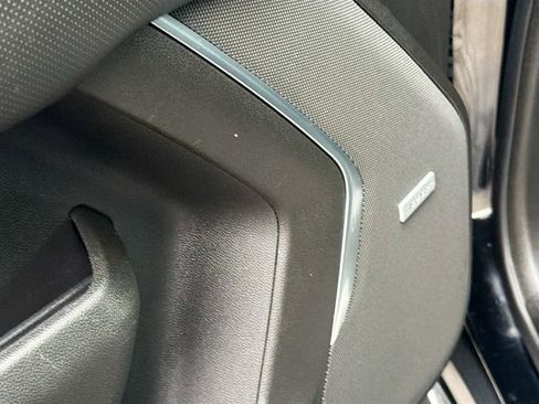 Used 2021 Chevrolet Tahoe Premier w/ Premium Package image 18