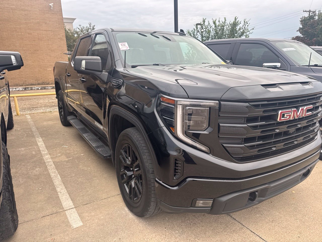 Used 2023 GMC Sierra 1500 Elevation w/ Preferred Package RWD image 3