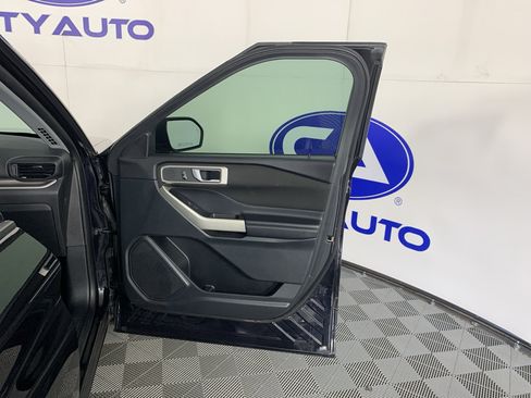 Used 2020 Ford Explorer XLT RWD image 38