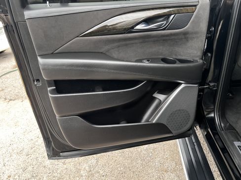 Used 2019 Cadillac Escalade ESV Platinum RWD image 32