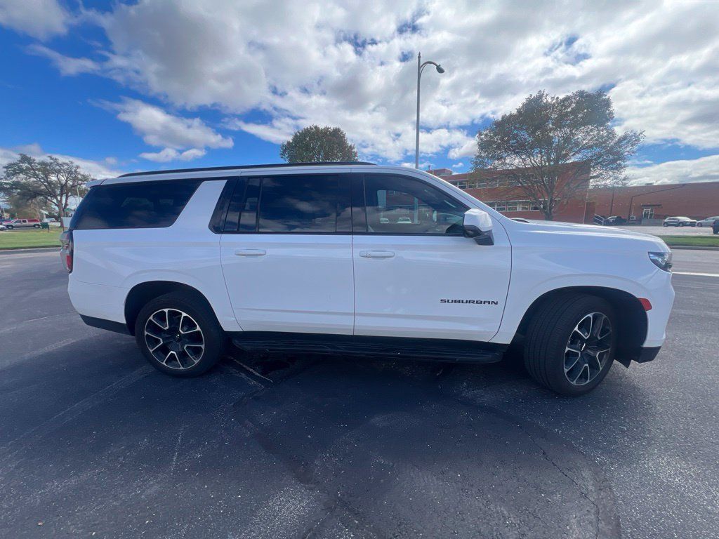 Used 2021 Chevrolet Suburban RST w/ Luxury Package AWD/4WD image 2