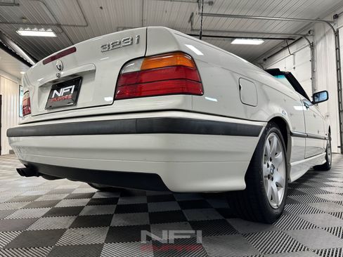 Used 1999 BMW 323i Convertible RWD image 28