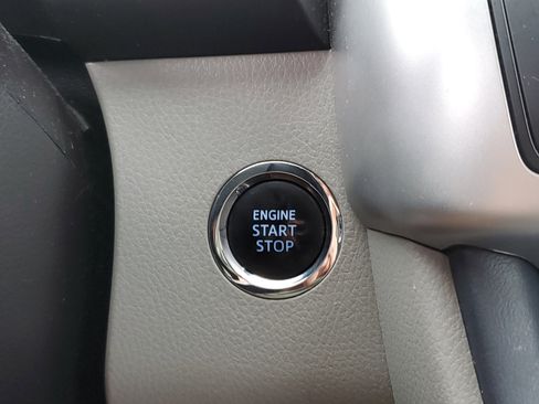 Used 2018 Toyota Highlander XLE image 26