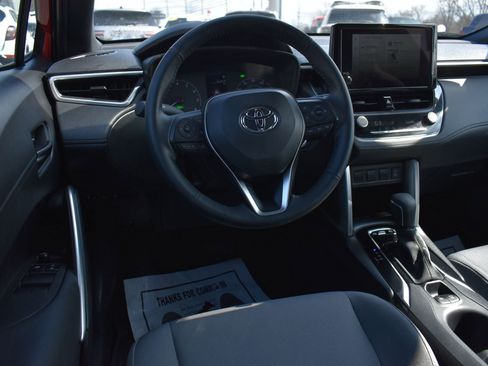 Used 2023 Toyota Corolla Cross AWD Hybrid w/ Moonroof Package image 17