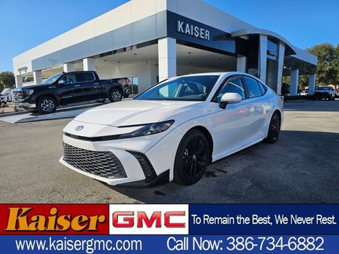Used 2026 Toyota Camry SE FWD image 1