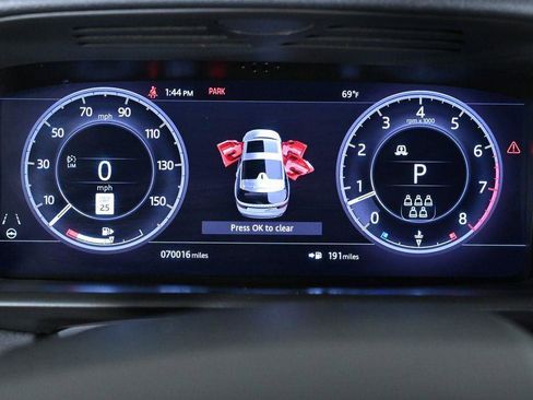 Used 2019 Land Rover Discovery HSE image 15