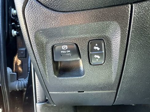 Used 2022 RAM 1500 Laramie AWD/4WD image 32