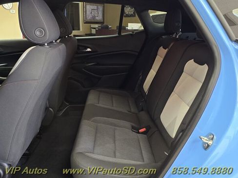 Used 2024 Chevrolet Trax RS w/ Sunroof Package FWD image 16