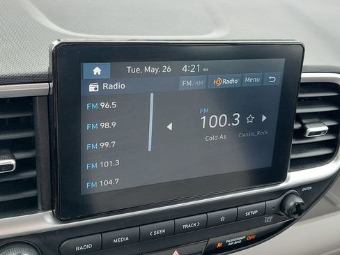 Used 2025 Hyundai Venue SEL FWD image 27