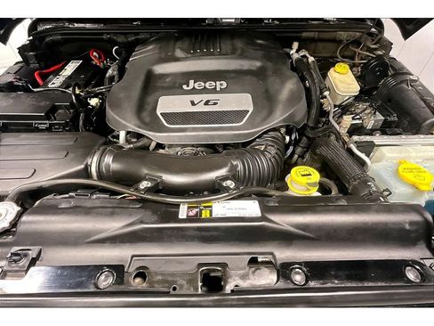 Used 2015 Jeep Wrangler Unlimited Rubicon image 10