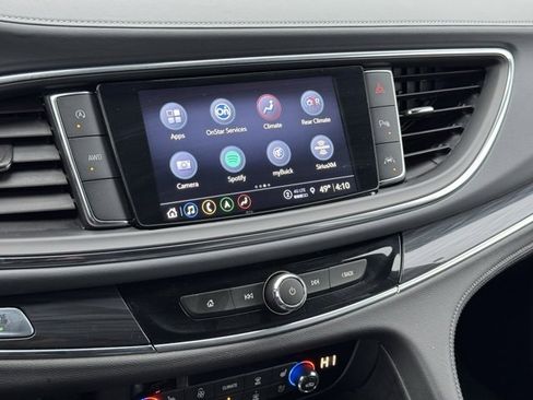 Used 2024 Buick Enclave Premium image 31