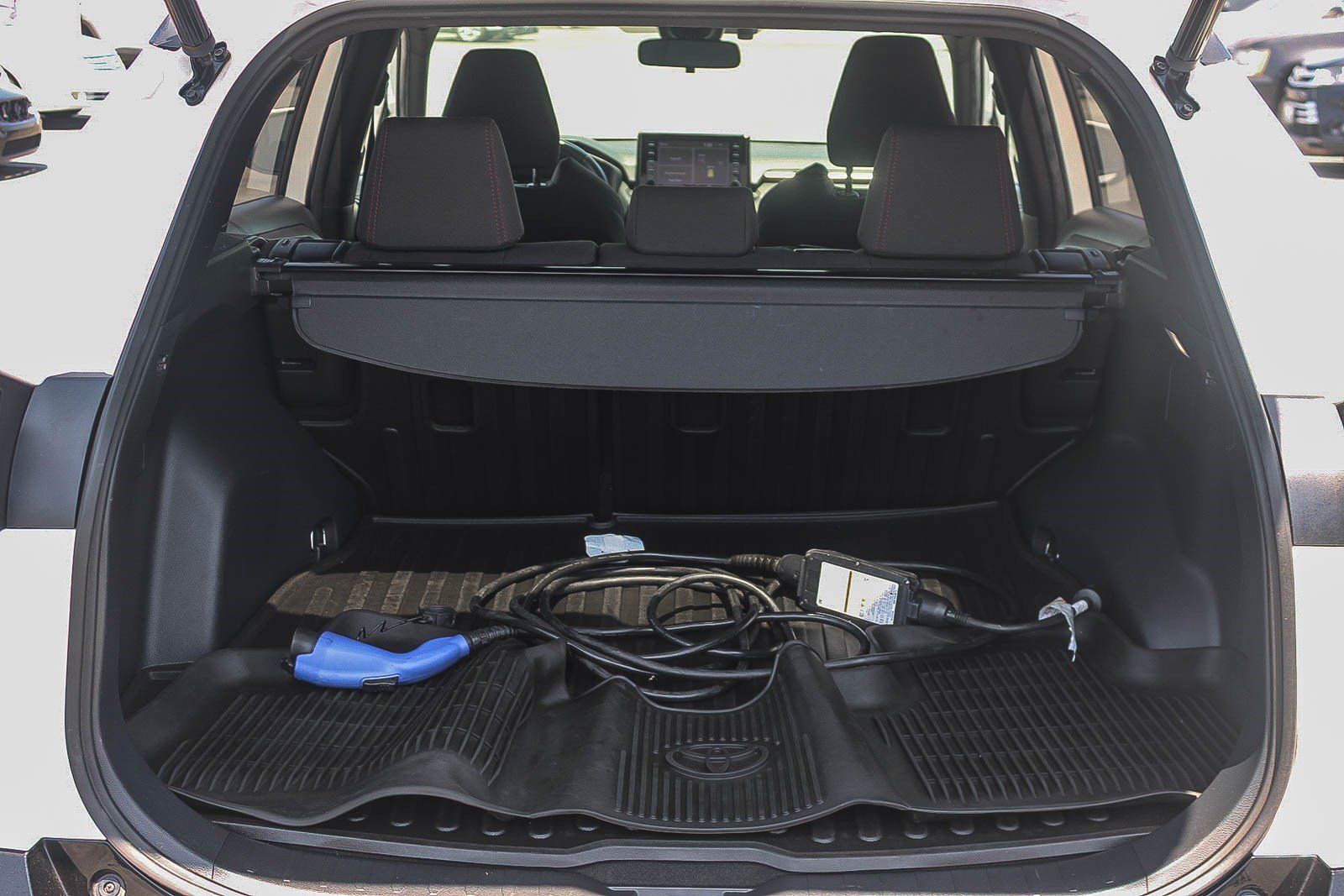 Used 2022 Toyota RAV4 SE w/ Weather & Moonroof Package AWD/4WD image 26