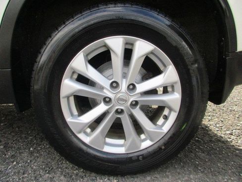 Used 2016 Nissan Rogue SV w/ SV Premium Package image 14