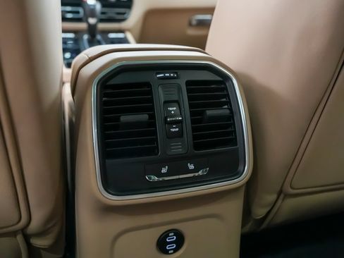 Certified 2023 Porsche Macan AWD/4WD image 19