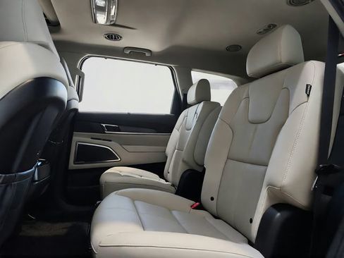 Certified 2024 Kia Telluride EX w/ EX Captain's Chair Package FWD image 22