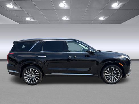 Certified 2025 Hyundai Palisade Calligraphy FWD image 4