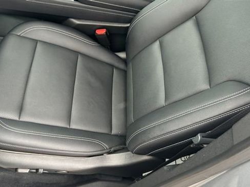 Used 2025 Chevrolet Traverse LT image 16