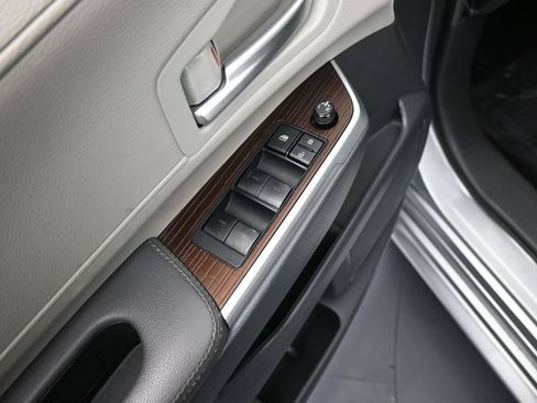 Used 2024 Toyota Sienna XLE FWD image 13