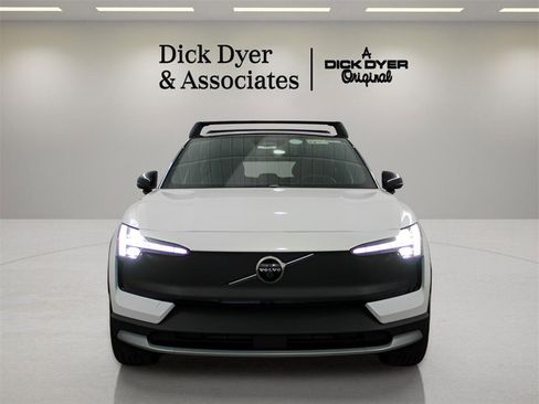 New 2026 Volvo EX30 Cross Country Ultra image 9