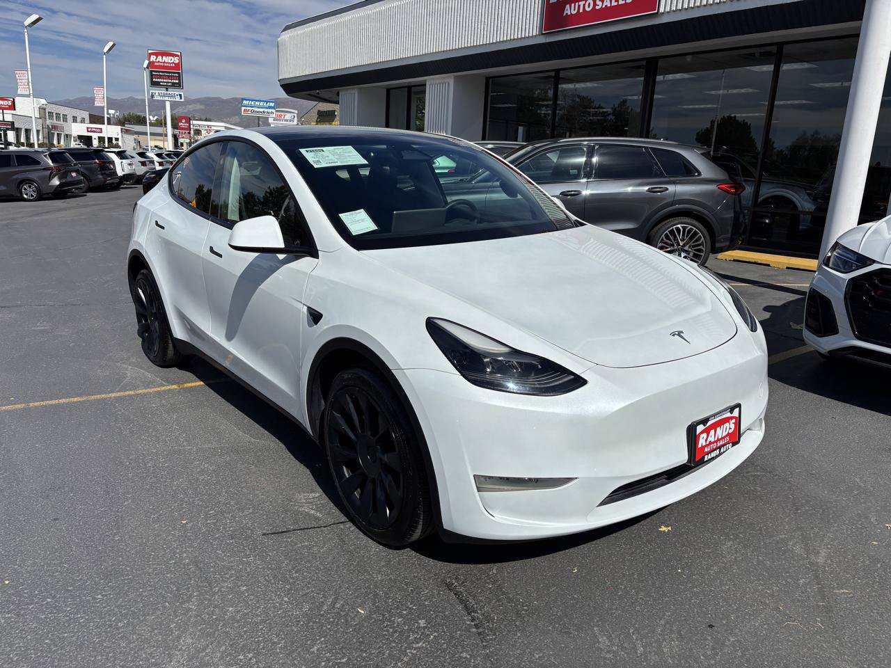 Used 2023 Tesla Model Y Long Range AWD/4WD image 2