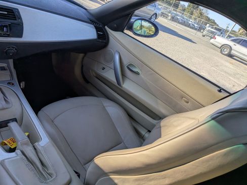 Used 2005 BMW Z4 2.5i image 19