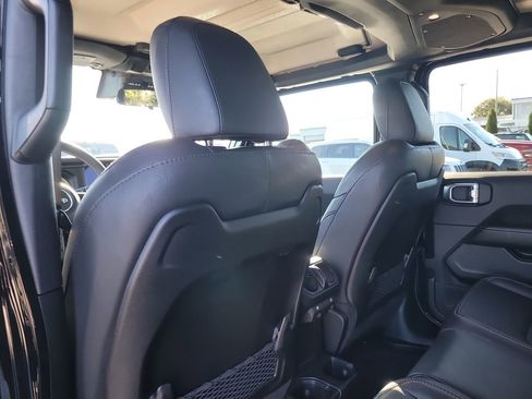 Used 2024 Jeep Gladiator Sport w/ Premium Package image 10