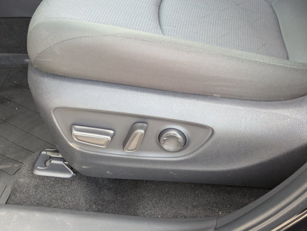 Used 2025 Toyota RAV4 XLE AWD/4WD image 24
