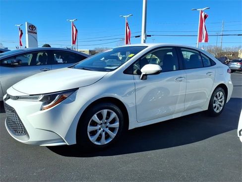 Used 2020 Toyota Corolla LE image 3