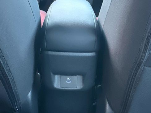 New 2025 Nissan Versa SR w/ Trunk Package image 27