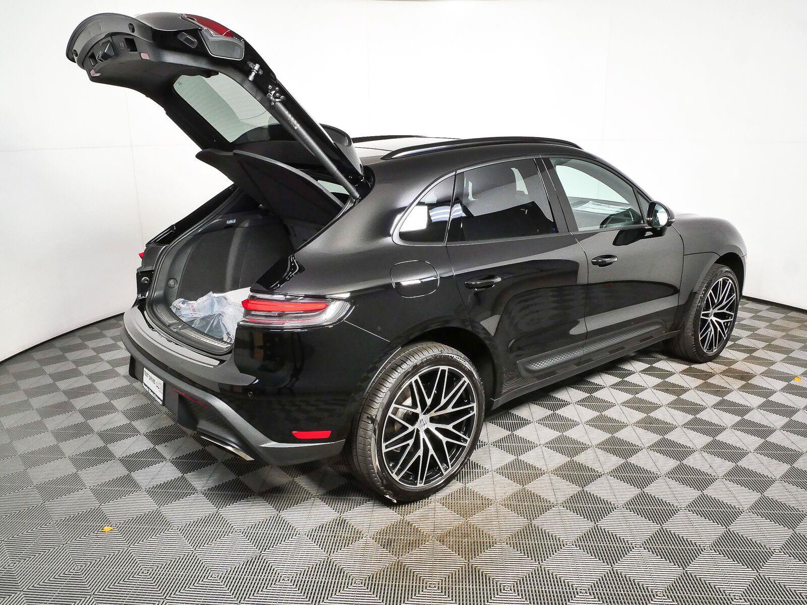 New 2026 Porsche Macan Turbo AWD/4WD image 32