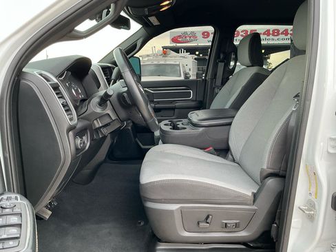 Used 2024 RAM 2500 Big Horn w/ Off Road Package AWD/4WD image 19
