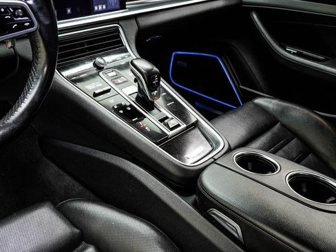 Used 2020 Porsche Panamera RWD image 21