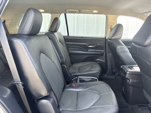 Used 2025 Toyota Grand Highlander XLE image 31