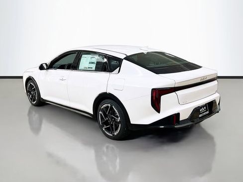 New 2025 Kia K4 GT-Line image 5