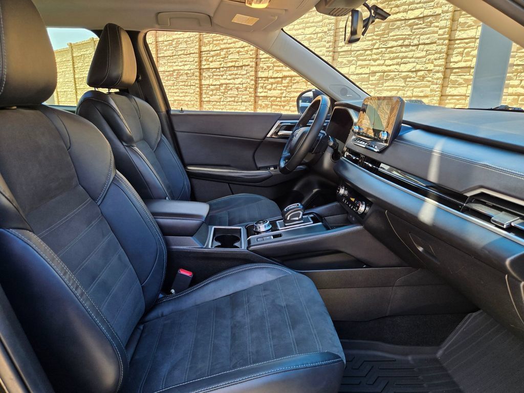 Used 2023 Mitsubishi Outlander SE FWD image 28
