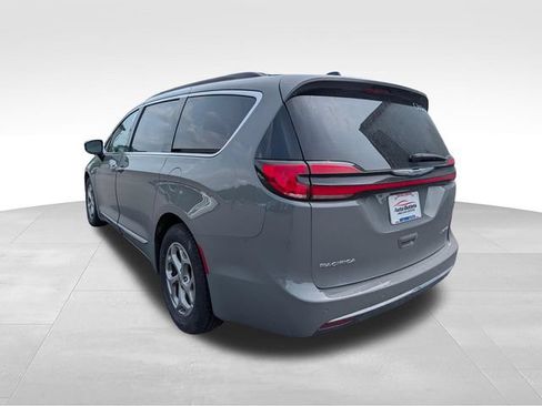 Used 2023 Chrysler Pacifica Limited FWD image 5