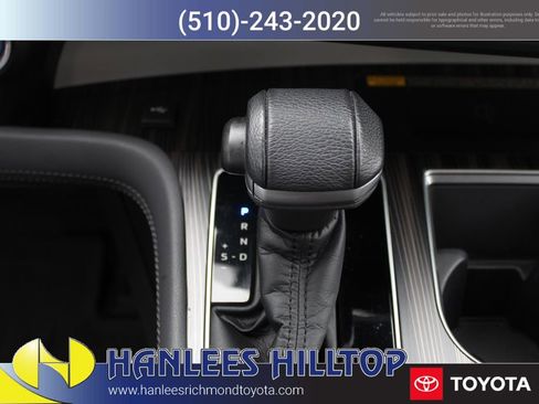 Used 2021 Toyota Sienna Limited image 26