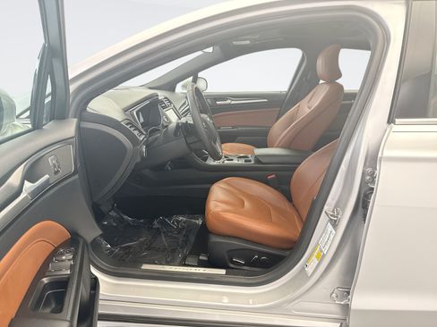 Used 2019 Ford Fusion Titanium AWD/4WD image 10