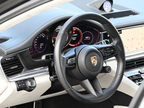 Used 2023 Porsche Panamera GTS image 44