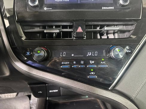 Used 2024 Toyota Camry SE FWD image 19
