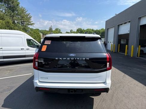 Used 2025 Ford Expedition Active AWD/4WD image 5